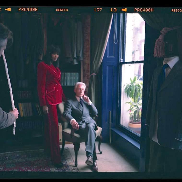 エドワード セクストンさんのインスタグラム写真 - (エドワード セクストンInstagram)「From the archive: an old still of Edward with @naomi Campbell. We cut this cherry red velvet suit for her role in Duran Duran’s ‘Girl Panic’ music video. Velvet cocktail suits trimmed with grosgrain remain a Sexton signature today. . #TheSextonLook #GirlPanic #NaomiCampbell #DuranDuran #BespokeTailoring #Velvet #SavileRow #EdwardSexton #FromTheArchive」4月18日 19時53分 - edwardsexton