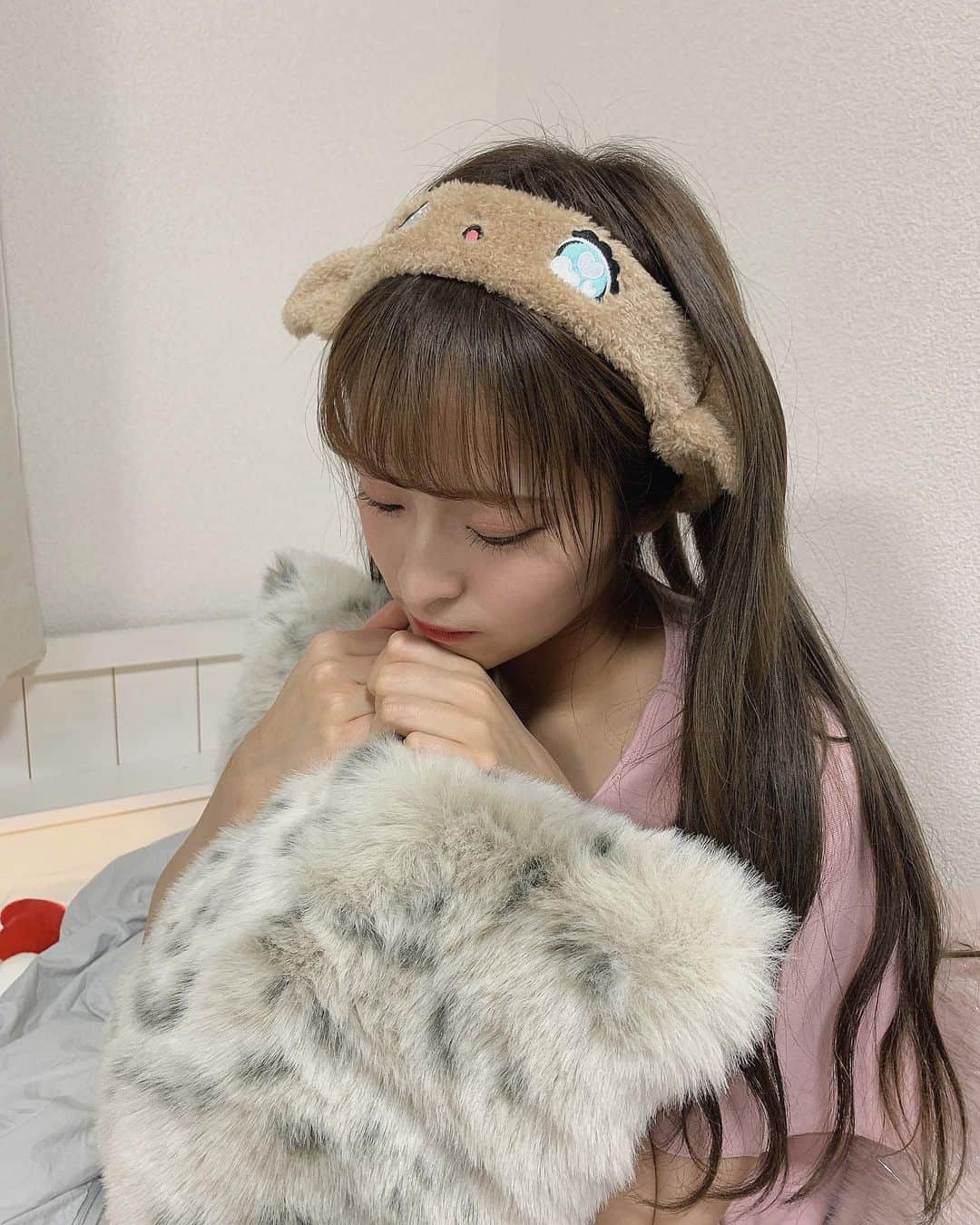 清水里香さんのインスタグラム写真 - (清水里香Instagram)「#おうち時間﻿ ﻿ ﻿ たくさん愛してね🥺💗﻿ ﻿ ﻿ ﻿ ﻿ #stayhome #amiuuwink #あみゅこーで﻿ #部屋着 #部屋着コーデ #ルームウェア #パジャマ﻿ #パジャマコーデ #パジャマ #自粛生活 #pink﻿ #francfranc #ルームウェア女子 #naturalbeauty﻿ ﻿#今日のりかてぃー」4月18日 20時13分 - partyyy_chu