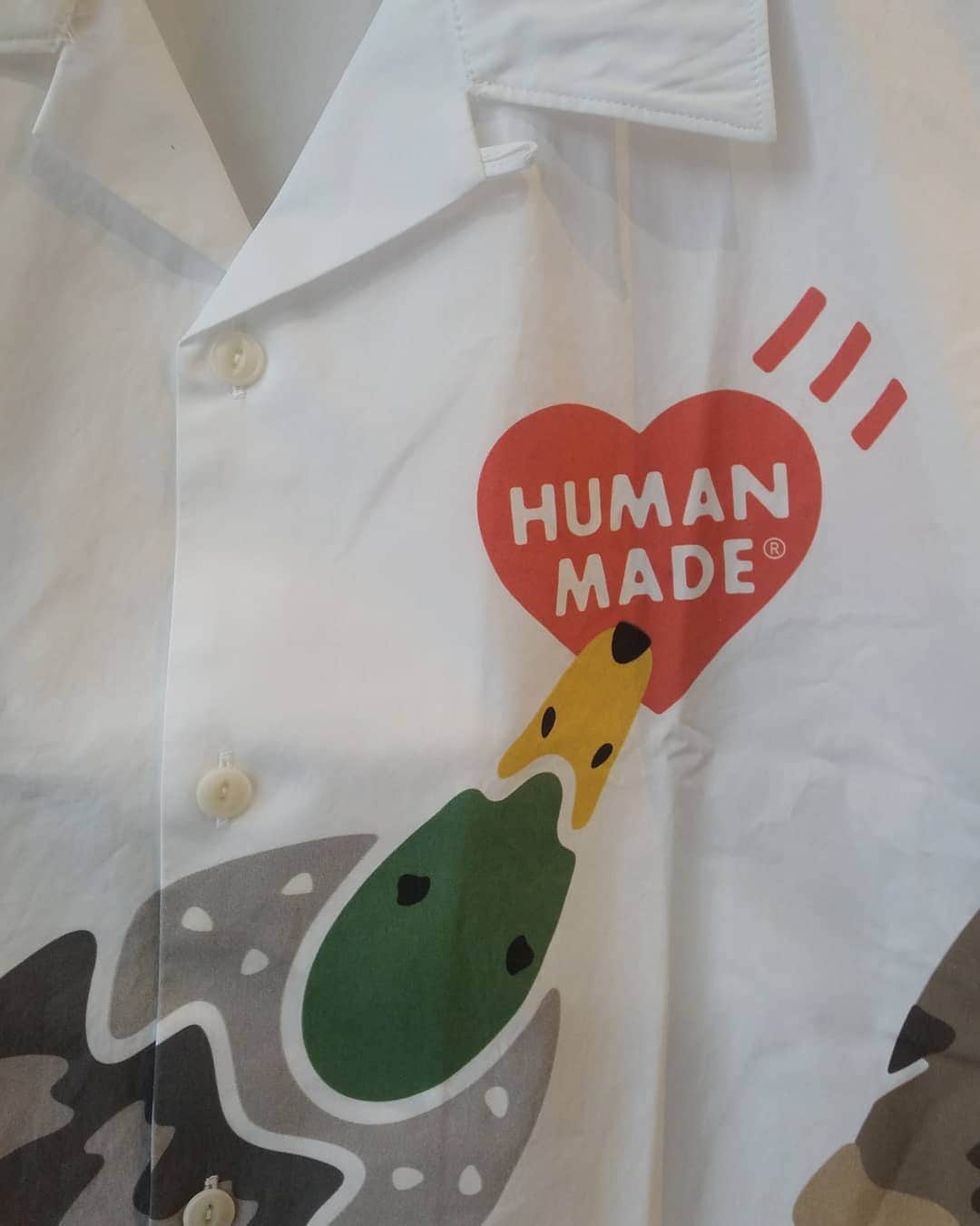 Deepinsideinc.com Storeさんのインスタグラム写真 - (Deepinsideinc.com StoreInstagram)「Human Made / Duck Aloha Shirt.  New  In. #humanmade #ヒューマンメイド」4月18日 20時10分 - deepinsideinc.comstore_men