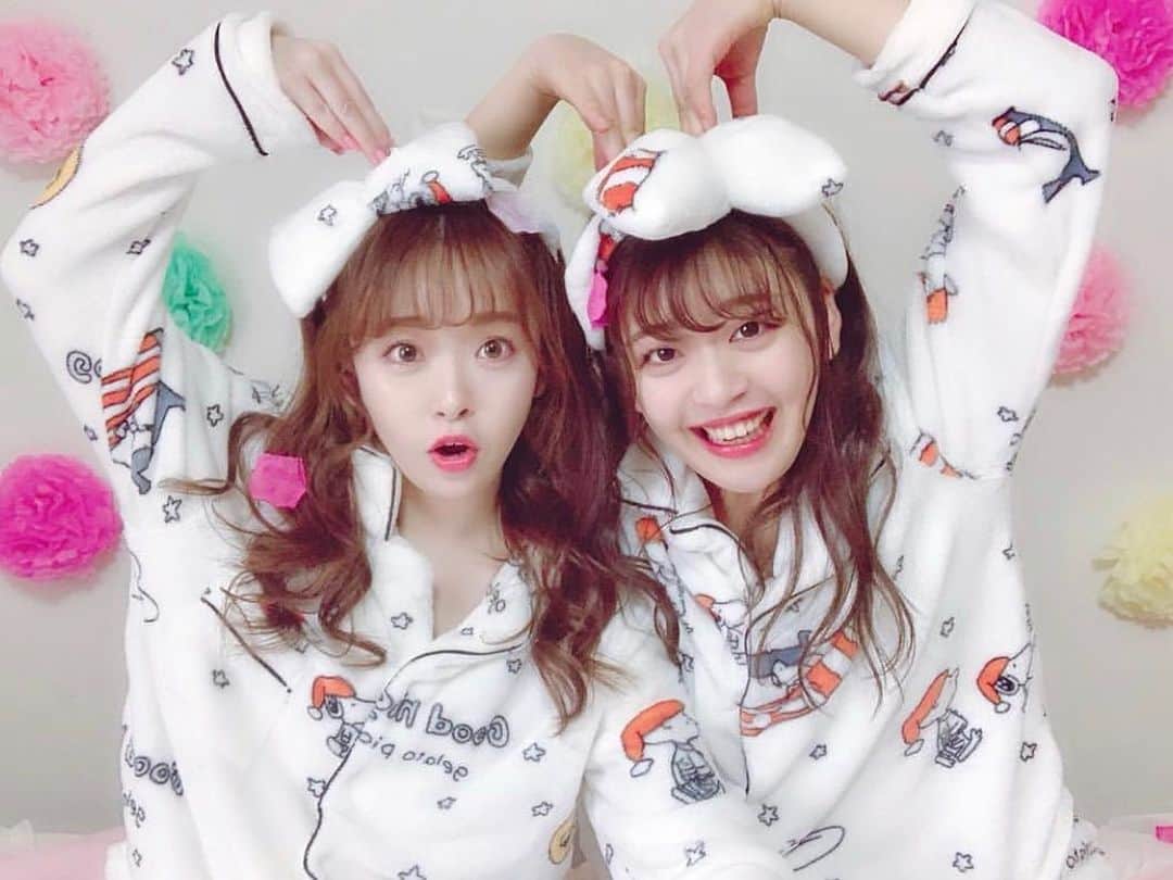 のインスタグラム：「♡ #おうち時間 みんなは何してる？🤔💕 . . 写真はちょうど一年前くらいのやけど 今まさにするべきよね😂 可愛いパジャマかルームウェア売ってる おすすめのショップあったら教えて〜🥺❤️ . . . . . #パジャマ #ルームウェア #パジャマパーティー #韓国服 #女子会 #お泊り #スヌーピー #ジェラートピケ #国内旅行 #旅行大好き #海外旅行 #旅行好きな人と繋がりたい #韓国ファッション #双子コーデ #お揃いコーデ #韓国ファッション通販 #おしゃれさんと繋がりたい  #東大門 #東大門市場 #セットアップ #お揃いパジャマ」