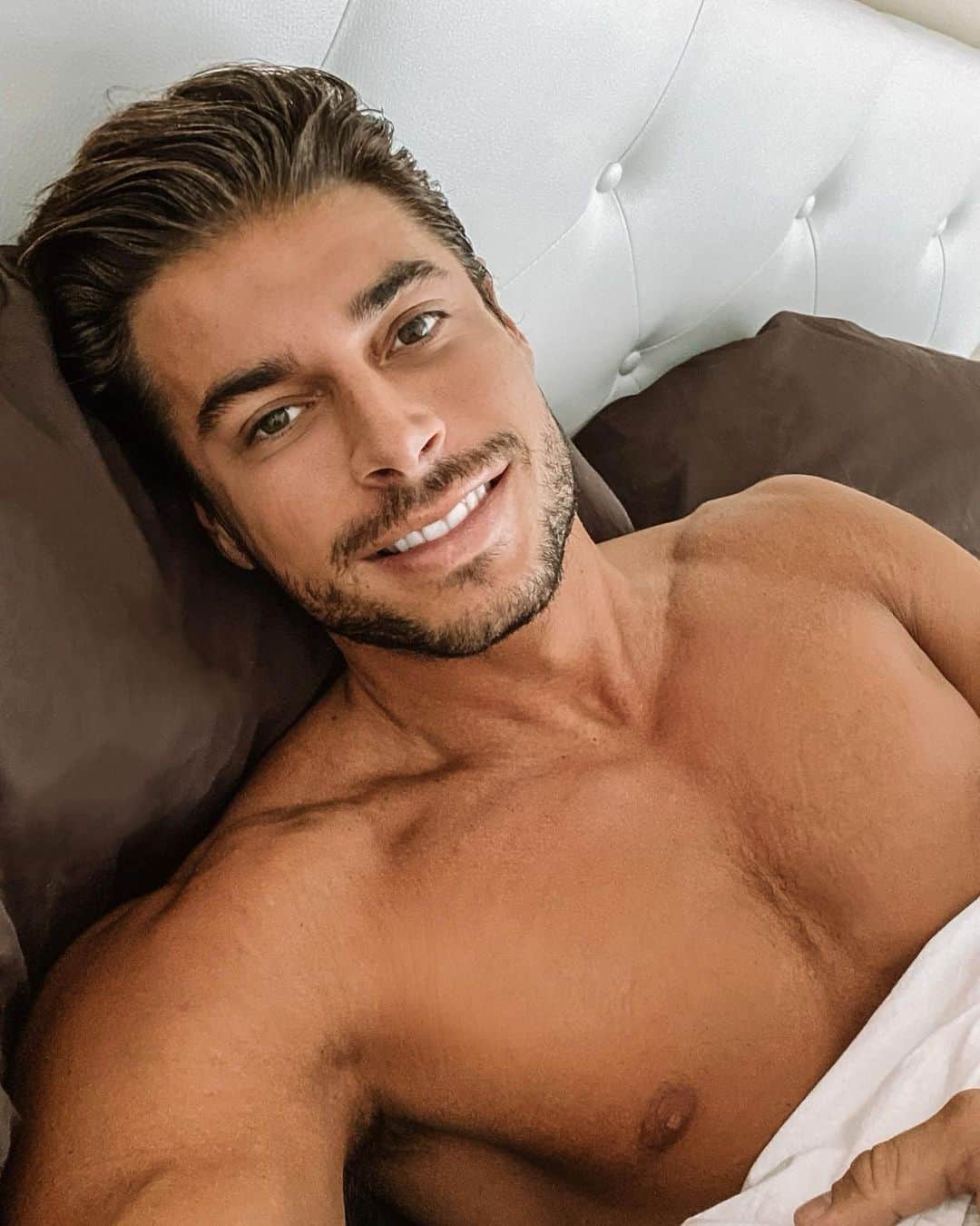アンドレア・デンバーのインスタグラム：「Svegliarsi con  il sorriso può cambiare tutta la tua giornata 😄  Waking up with a smile can change your whole day 😊☕️ #morningvibes #iorestoacasa #andrátuttobene #everythingwillbealright」