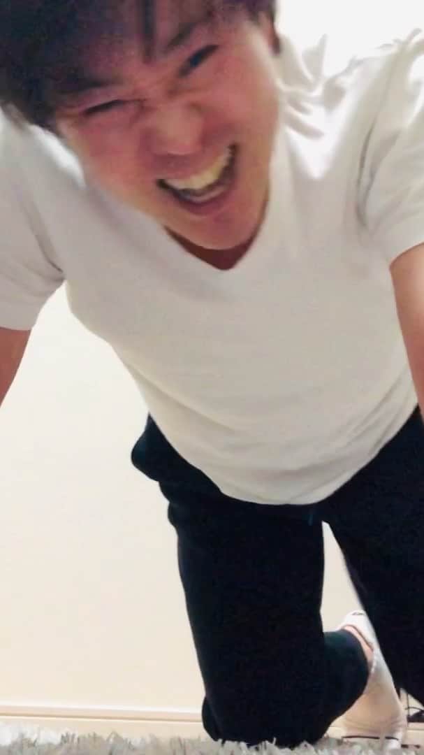 あつひろのインスタグラム：「#10pushupchallange  Twitterで 東大卒芸人 山口おべん(@YamaguchiOBEN )から回ってきました💨  声優の #あつひろ (@atsuhiro0613)は 【腕立て伏せ10回】×【発声練習】  次は面白い人にバトンタッチ✋  #古東風太郎さん(テレ東D) @futarok7  #秋吉徹くん(声優/81プロデュース) @nRNmpm9KTzaQSiz #マサルコ(吉本坂46) @_masaruko_」