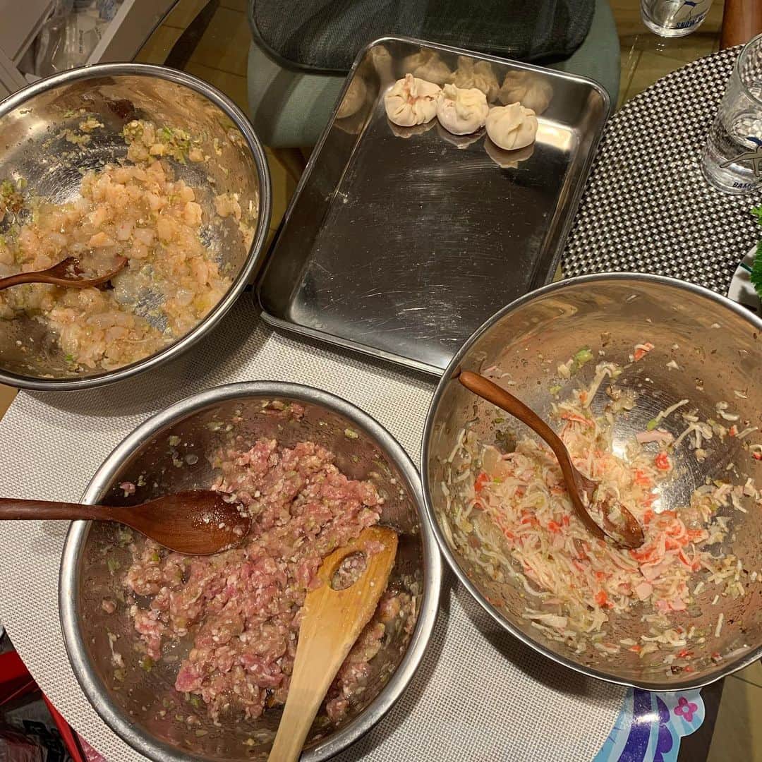 吉村美紀のインスタグラム：「おうちで焼き小籠包！ 美味しい〜🤣 #焼き小籠包 #enjoyhome #recolte」