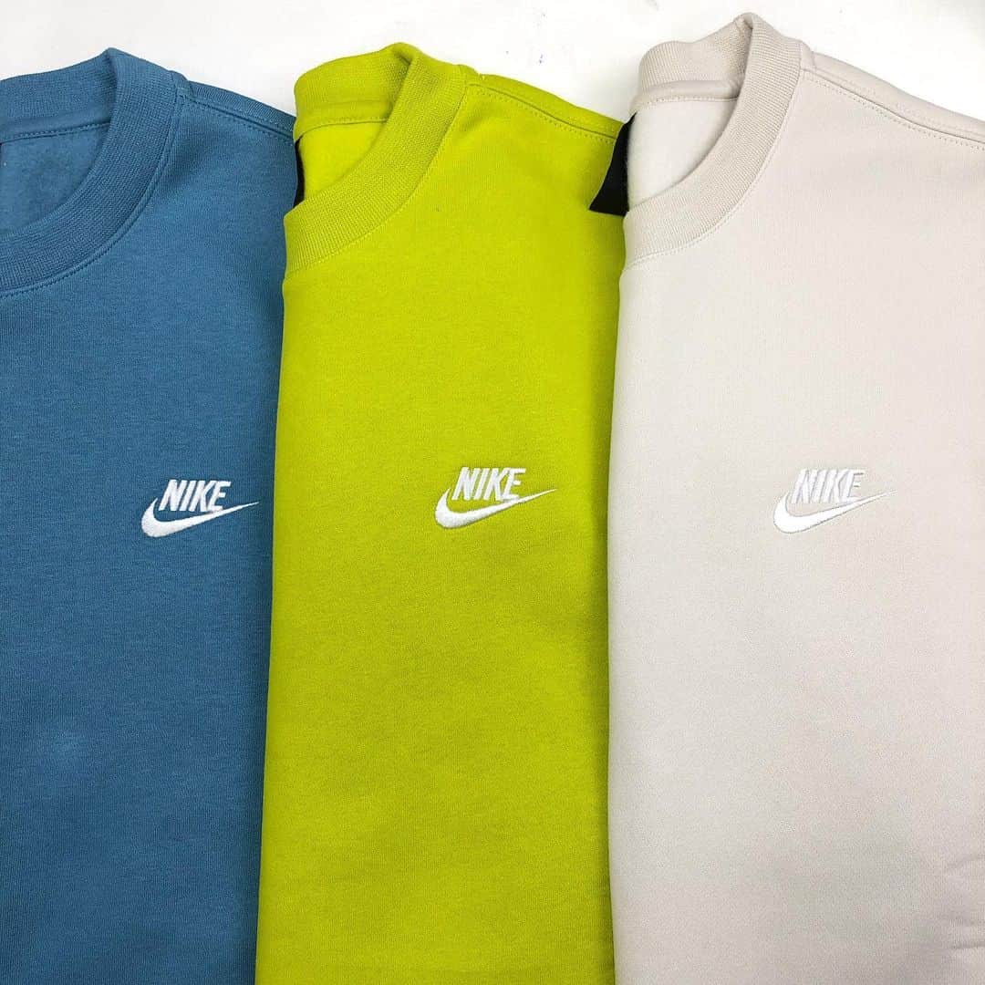 のインスタグラム：「nike usボディの crew sweatがwebupされてます✨  モデルは 身長165cm  体重76kg Mサイズを着用しています🙆🏾‍♂️ ブログの方にも詳しく載っていますので、是非ご覧ください😲👍 ONLINE SHOP  は24時間ご注文をお受けしております。 ¥6,600以上お買い上げで送料無料、¥11,000以上でポイント5倍になっています‼️‼️ #nike #growaround」