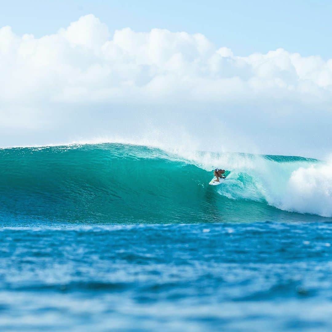 ニッキ・バン ダイクのインスタグラム：「Feel thanks 🤗💕🏄🏼‍♀️」