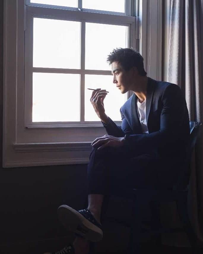 ルーディ・リンさんのインスタグラム写真 - (ルーディ・リンInstagram)「Never not know what you do not know.  Use this app @thrivehealthapp to #TrackYourSymptoms if you’re unsure.  Made in Canada eh. Now you know.  Update your health status anonymously through the @thrivehealthapp and continue to #PlankThatCurve」4月19日 7時54分 - ludilin