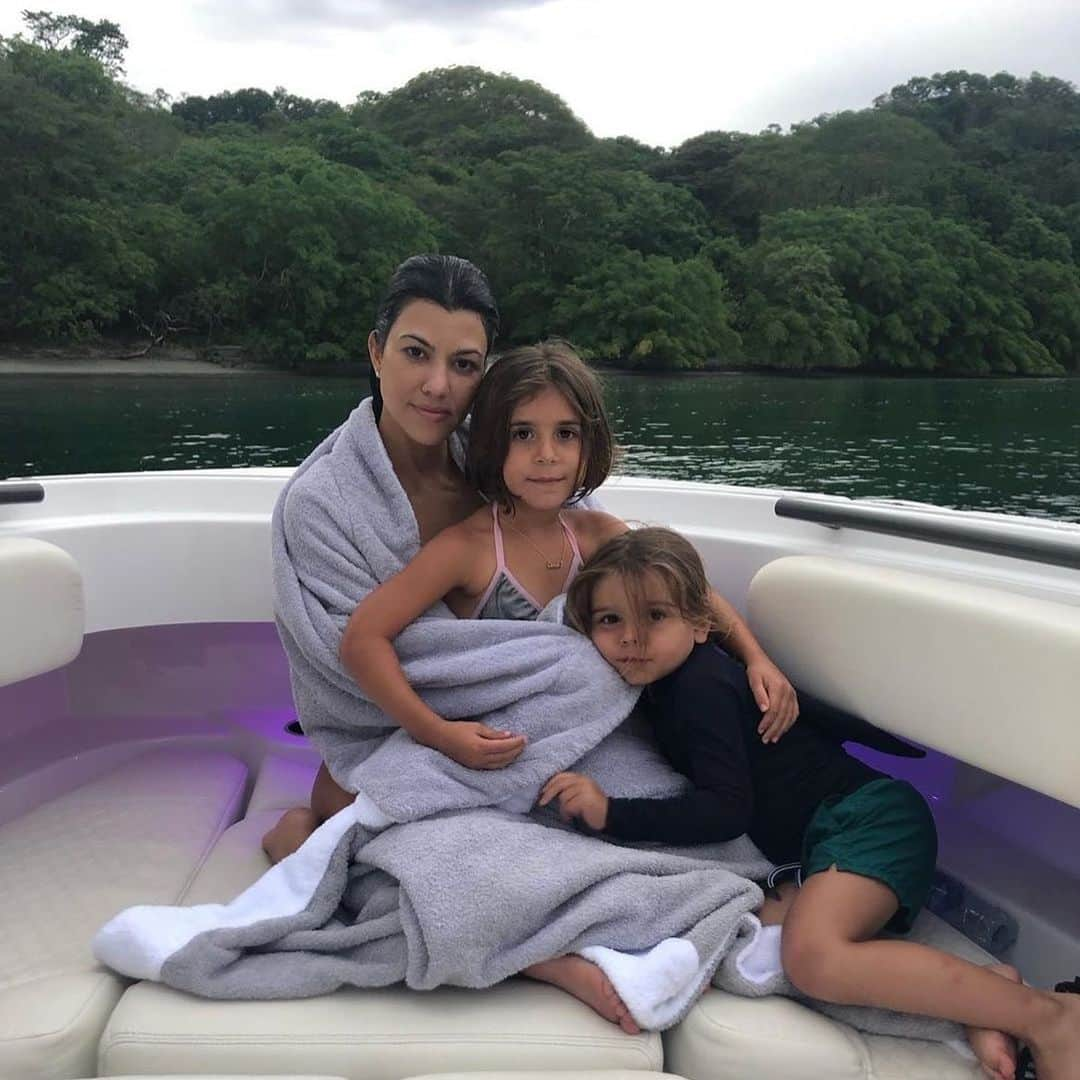 クリス・ジェンナーさんのインスタグラム写真 - (クリス・ジェンナーInstagram)「Happy Birthday to my beautiful daughter Kourtney!!!! I love your amazing zest for life and the way you love your kids and all of us around you... thank you for teaching us to slow down and smell the roses.. You are an amazing daughter, sister, friend, and mommy and I’m so blessed and grateful God chose me to be your Mom. I love you so much my gorgeous girl... mommy 🥳🥰🙏❤️ @kourtneykardash」4月18日 23時31分 - krisjenner