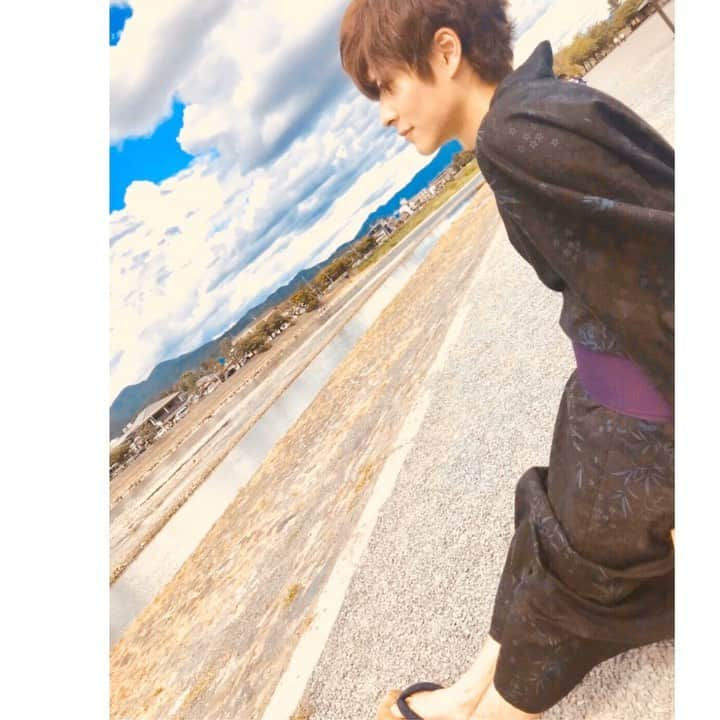 栗原吾郎のインスタグラム：「ゴローだ。 ハマの夏祭り動画を晒そう。  #ハマとゴロのふたり。#ハマ#夏#浴衣#夏祭り#アニメ#anime #おうちの時」