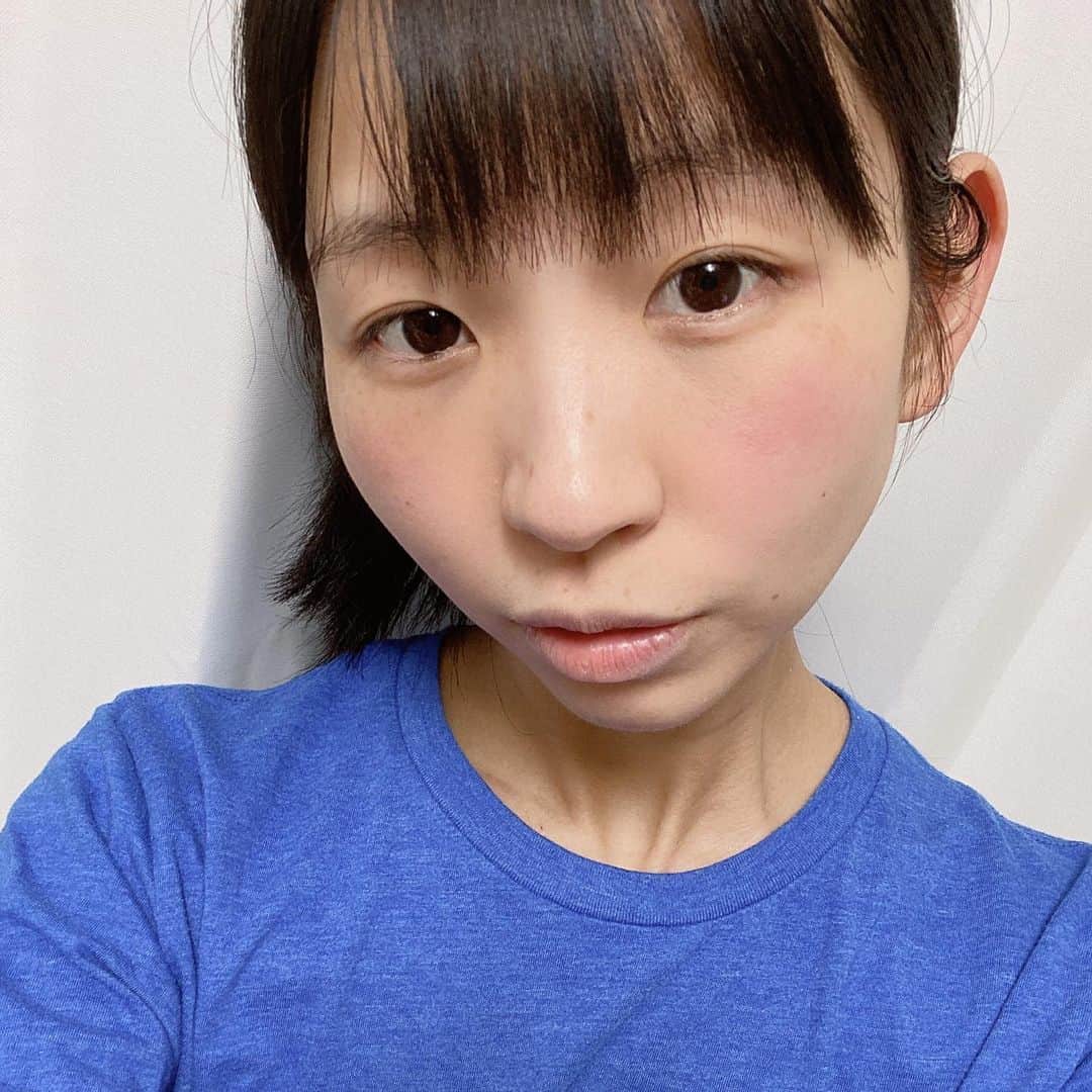 古川未鈴のインスタグラム：「. . アレルギーが本当に酷く出てくると 顔に出てきます。 お化粧してないのに ほっぺが赤い！ チークいらず！ . . パックをしても痛いし マスクつけても痛いので なにかと不便です、、 . . . アレルギーもちのみなさん ともに頑張りましょう、、！ . .」