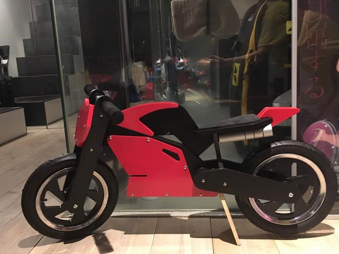 福山理子さんのインスタグラム写真 - (福山理子Instagram)「バイクの工作  https://youtu.be/belwWKhXkWc  #バイク工作してみまたし #SUZUKIGXS #ducatihypermotard」4月19日 0時05分 - rikofukuyama