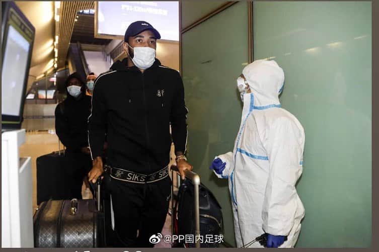 ラファエル・ダ・シルバさんのインスタグラム写真 - (ラファエル・ダ・シルバInstagram)「Deus abençoe e proteja essa minha volta a cidade de Wuhan e ao mundo que sofre com essa pandemia! #godblessus 🙏🏾」4月19日 0時25分 - rafasilva92