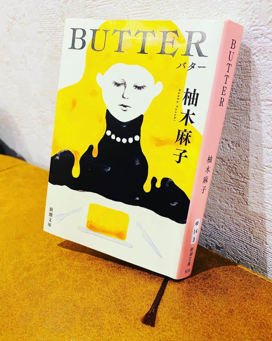 西川忠志さんのインスタグラム写真 - (西川忠志Instagram)「BUTTER  柚木麻子著・小説『BUTTER』バターを読みました。 社会派小説ですが、話の中にバターが沢山登場します！ 思わずバターを食べたくなります！ そのままで・・・出来立てのトーストて塗って・・・パンケーキに・・・フランスパンにと😅 よだれが出てきます🤤 色んな物語がありますね！  この間食べたパンケーキも載せておきます！  感謝  #butter #バター　#柚木麻子　#著　#小説　#新潮文庫 #トースト　#フランスパン　#パンケーキ　#美味しかった #おいしかった　#おいしい　#美味しい　#社会派小説 #西川忠志　#吉本新喜劇　#ありがとうございます　#物語 #ありがとう　#感謝　#グルメ　#よだれ　#おうち時間 #stayhome」4月19日 0時19分 - nishikawa_tada