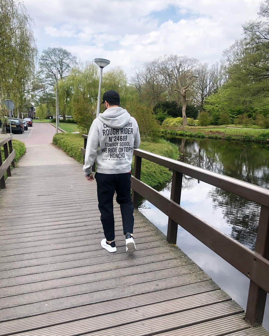 コスタス・ランプルーのインスタグラム：「Getting some fresh air 😏 take care everyone 🙏🏼」
