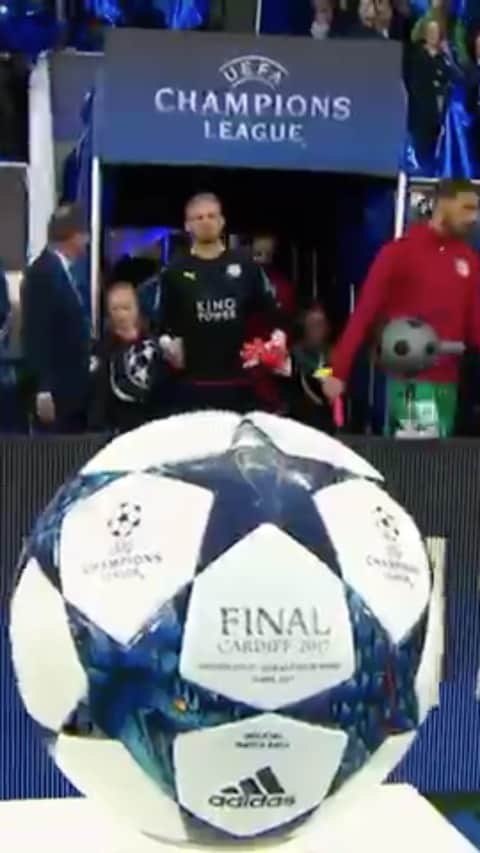 ヨアン・ベナルアンのインスタグラム：「In this day 3 years ago big remember @lcfc 💙 @championsleague #football #quartdefinale @atleticodemadrid #foxesneverquit #leicester #leicestercity #yb29pablopicasso , now dreaming to bring my  @officialnffc 🔴🔴🔴🔴there #championsleague and enjoy all together #coyr #reds ❤️#hitmanbenalouane 🦅」