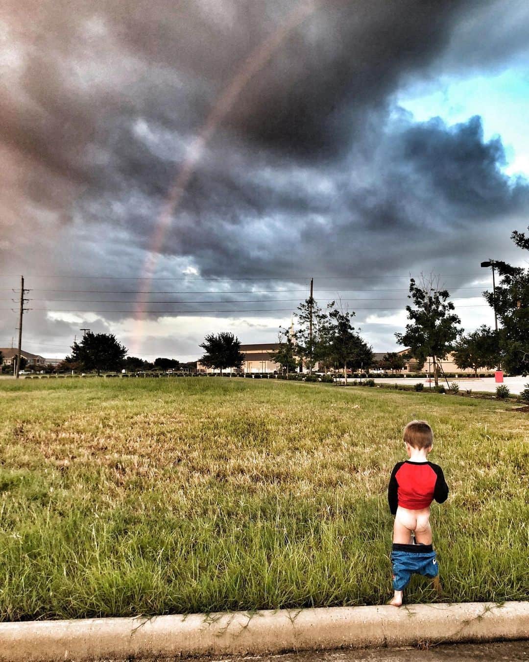 のインスタグラム：「I think I was 40 or so before I found out that pulling over to pee at the end of a rainbow wasn’t a thing. You know, to make sure the storms go away. It is, by the way. A thing. My Grandaddy told me so. And so did this one’s. Eventually, all the storms just run & hide. Because they know. #HeCameFromMyBalls #PorterLouis」