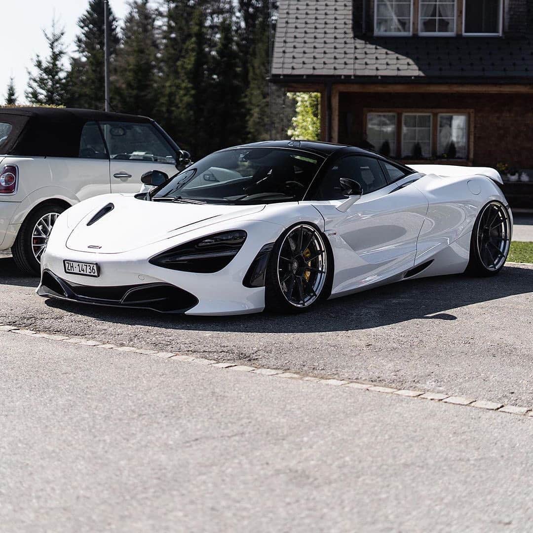 CARLiFESTYLEさんのインスタグラム写真 - (CARLiFESTYLEInstagram)「Slammed McLaren 720s 👍🏼or👎🏼? Photo by @srs_swissrichstreets #carlifestyle」4月19日 1時26分 - carlifestyle