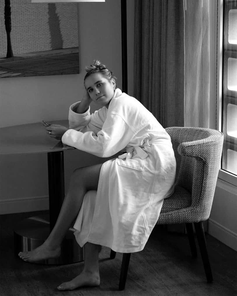 ソフィア・ケニンのインスタグラム：「March 10, 2020. Behind the scenes captured by 📸: @radkaleitmeritz in my hotel room.  Proud to be part of the WTA x Radka exhibit #HerTrueSelf」