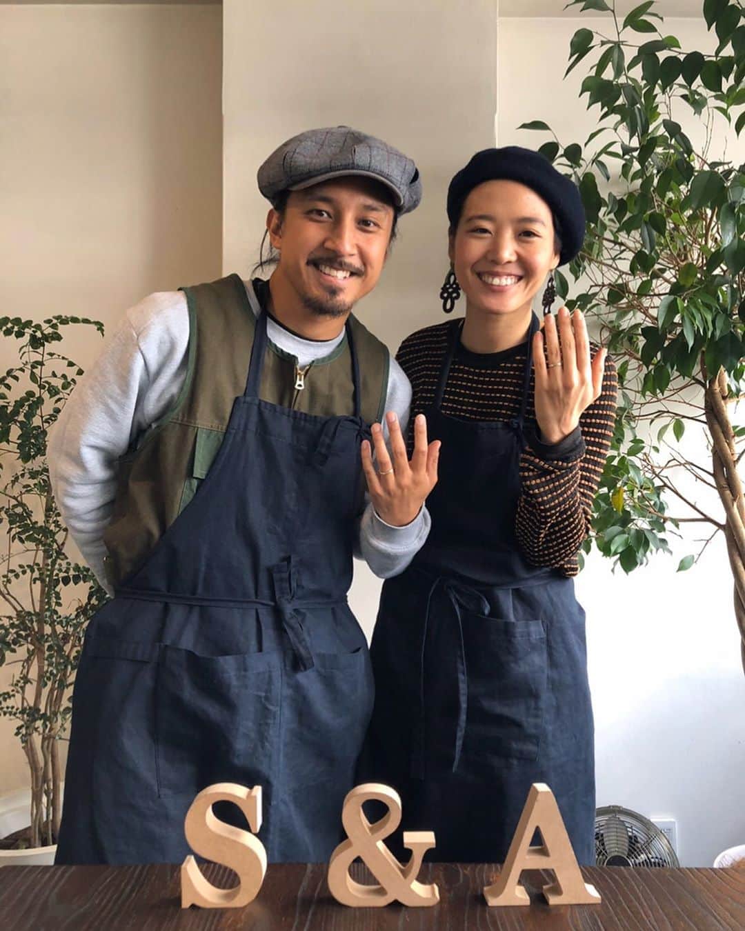 ショーン・エバリストのインスタグラム：「Hasegawa Evaristo - Journey 🥰 2019 Feb 21 Made our rings 🛠🎉 2019 Jan 14 Got Engaged 💍 2018 June 14 Found our place 🏡 2018 3 year Anniversary Date 👊🏽 2017 Our hair don’t care 🤷🏻‍♂️ 2016 First year together 😍 2015 First date 🤓」