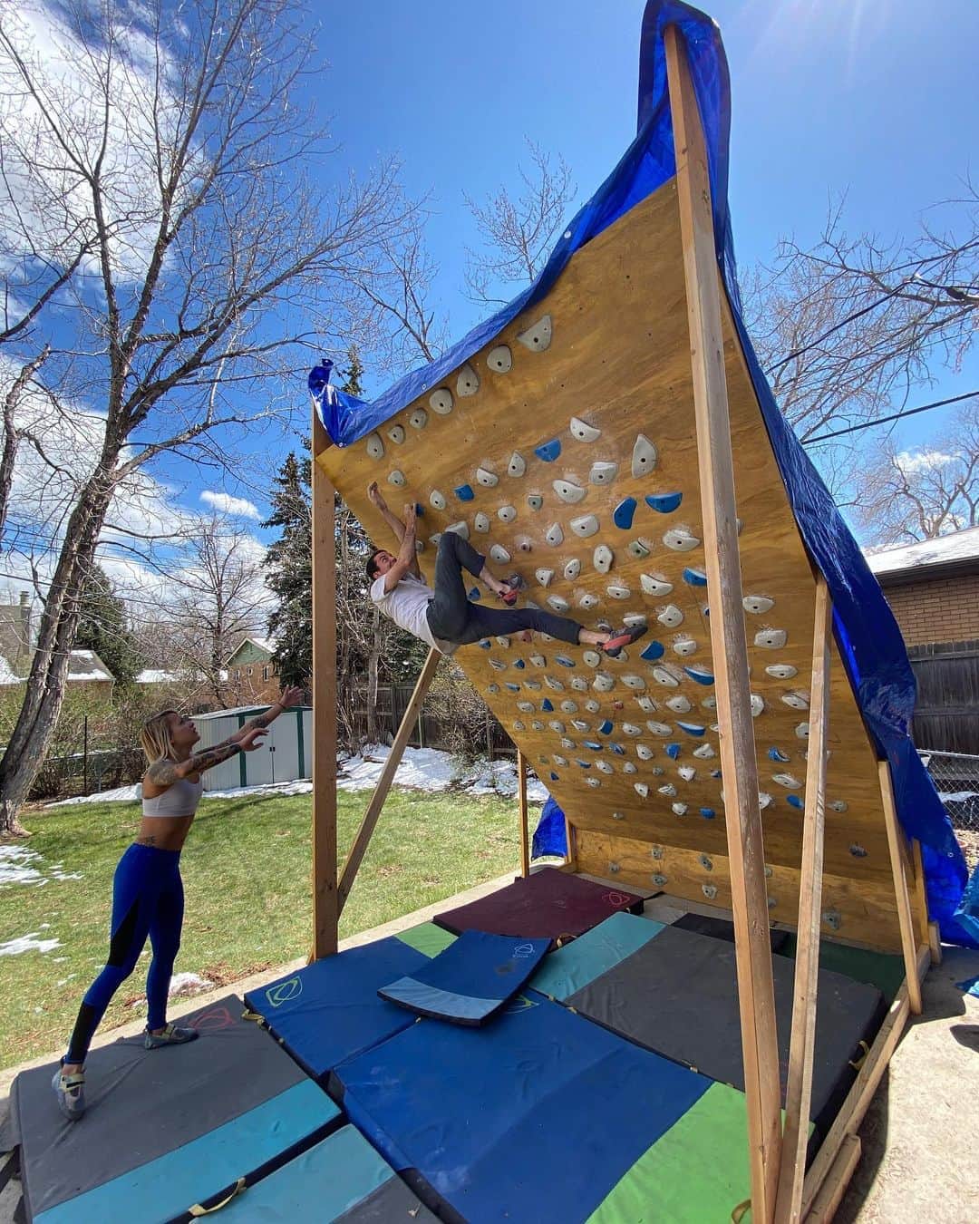 ポール・ロビンソンのインスタグラム：「To think I would be posting a “climbing” shot from my backyard still boggles me. It’s been fun to have our little misfit crew staying fit and strong in the back yard on the wall I have dubbed “Paul’s wall aka the disco ball” check it out on the eat spray love app if you wanna see some of the cool boulders we have made. Big thanks to @kiltergrips for getting us started with some amazing shapes! Heading out to climb on the board now 💪💪💪#soillhomewall」