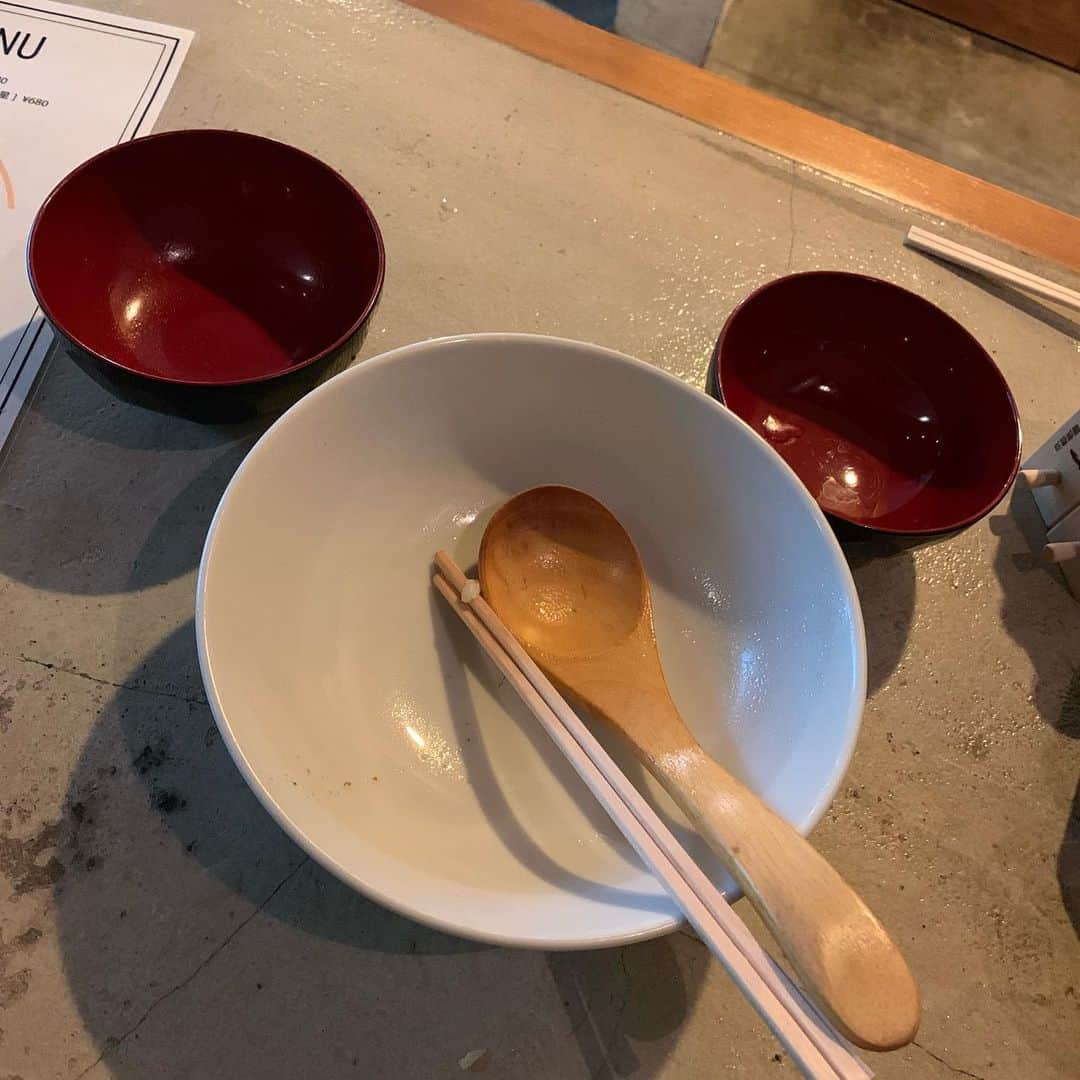上田昌幸のインスタグラム：「また大好きなお店で腹いっぱいあれもこれも食べたいなぁ。✨ 某友達の飯テロにあい、絶賛はらぺこ中😂  #うえちゃん #うえだのまさゆき #飲食店さん頑張ってください #コロナに負けるな」