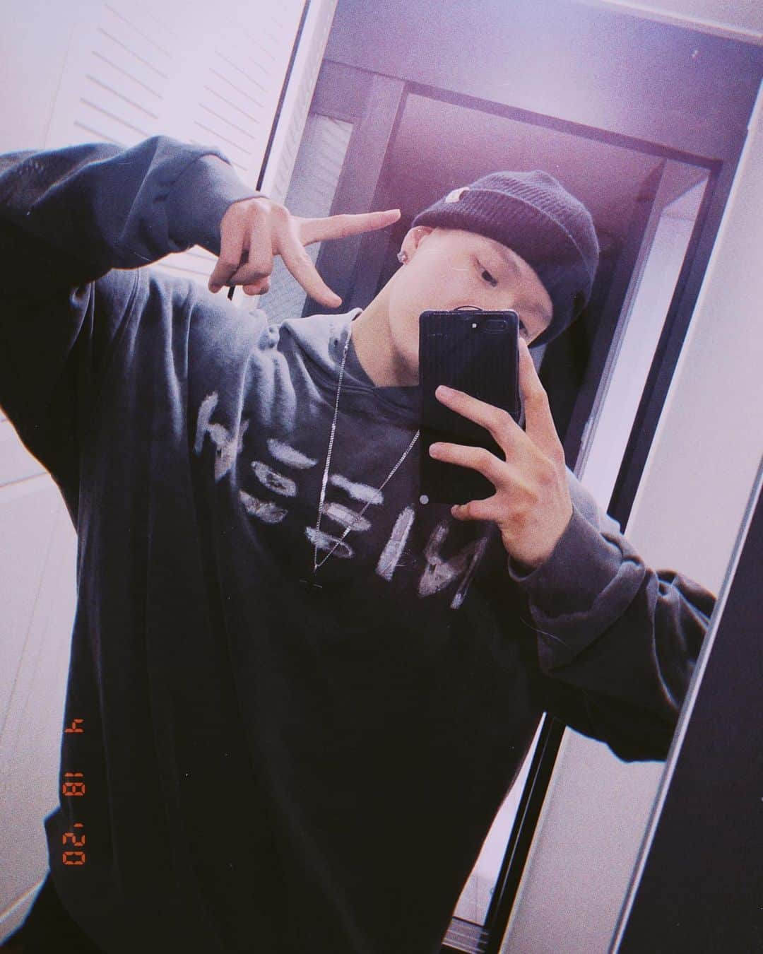 プニエル さんのインスタグラム写真 - (プニエル Instagram)「Bored so showing off the new hoodie I got! And a beanie! Haven’t worn beanies in a while  @nieeh_official  심심해서 새 후드 자랑 하기~ 비니도! 비니 안 쓴지 오래 됐다」4月19日 2時23分 - btobpeniel