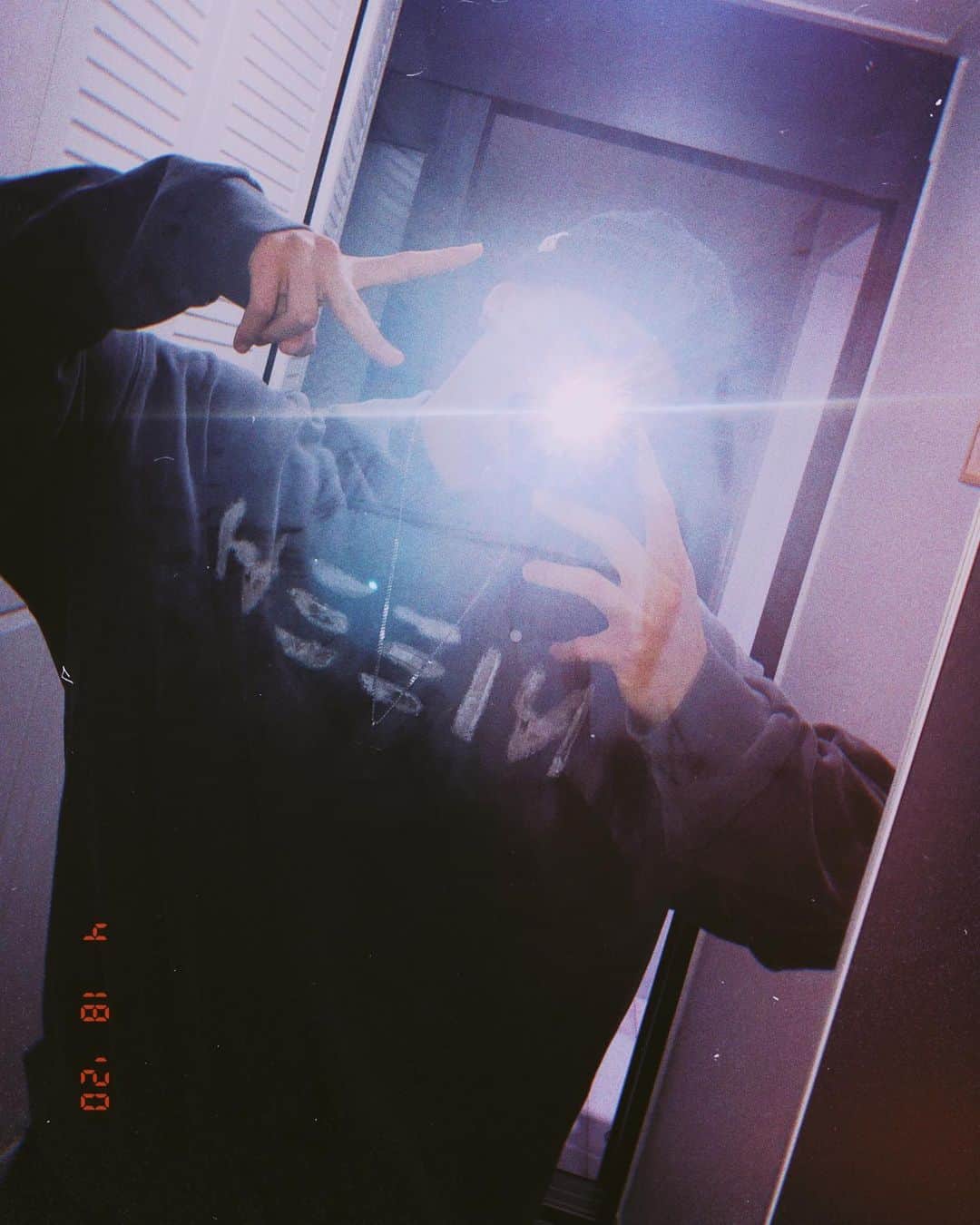 プニエル のインスタグラム：「Bored so showing off the new hoodie I got! And a beanie! Haven’t worn beanies in a while  @nieeh_official  심심해서 새 후드 자랑 하기~ 비니도! 비니 안 쓴지 오래 됐다」