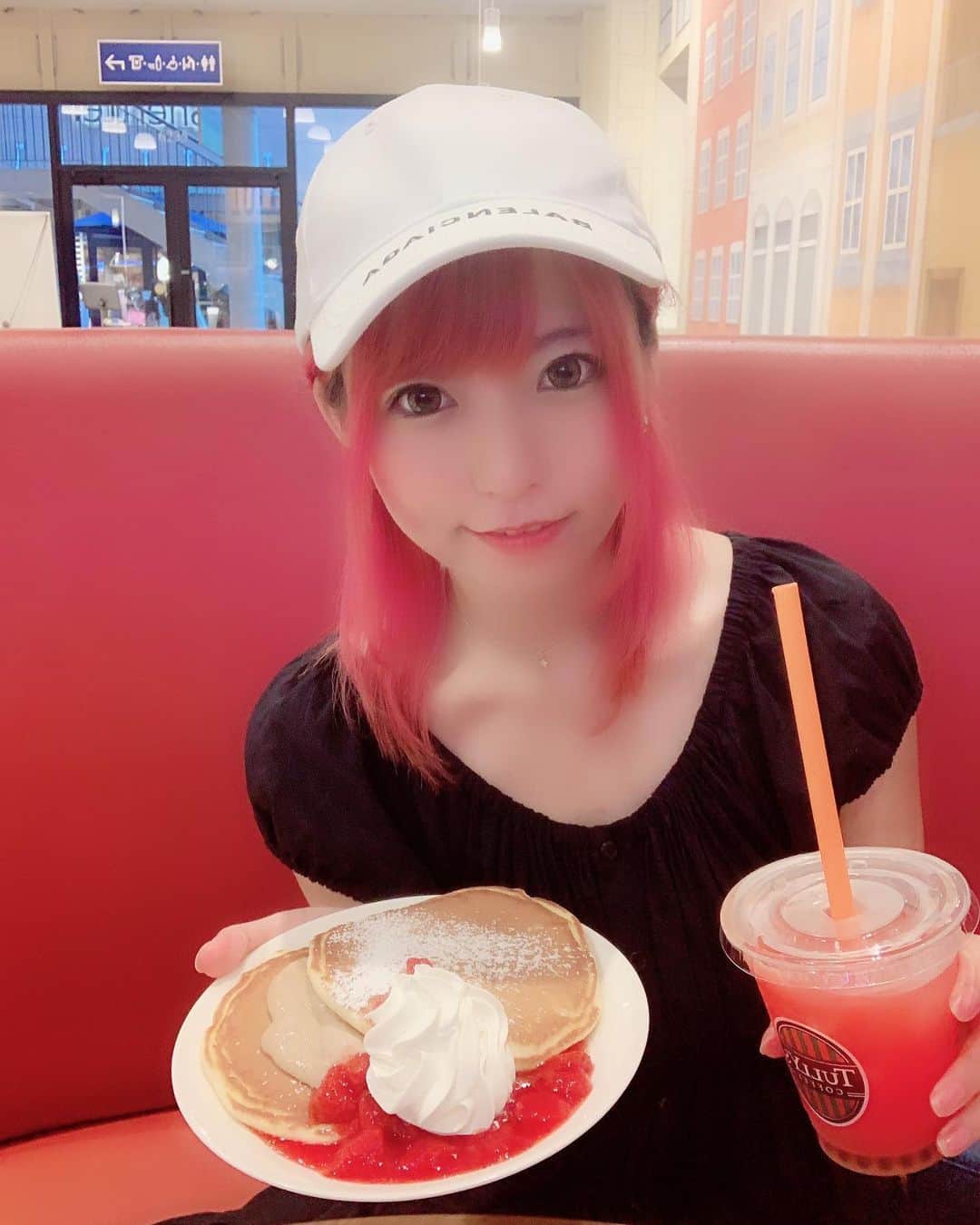 小日向みのりのインスタグラム：「はやく夏になってほしぃ  #costume #cosplay #コスプレ #コスプレイヤー #selfie #bikinigirl #自撮り女子 #gravure #‪グラビア #japanesemodel #photograph #picture #portrait #tokyo #instagood #tokyofashion #snap #model #gallery #ポートレート #portraitphotgraphy #写真好きな人と繋がりたい #写真撮ってる人と繋がりたい #派手髪 #赤髪 #miumiu #japan_of_insta #Japanesegirl #followme」