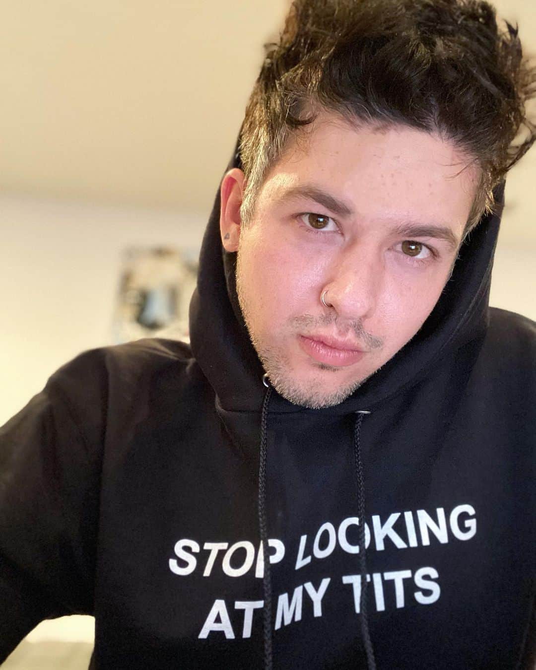 T・ミルズのインスタグラム：「My eyes are up here 👀」