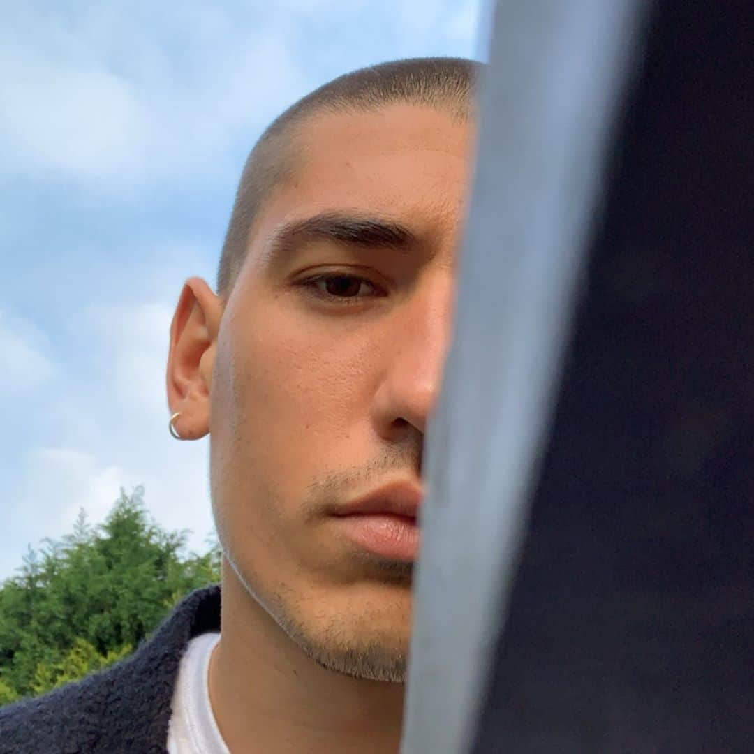 エクトル・ベジェリンさんのインスタグラム写真 - (エクトル・ベジェリンInstagram)「👁」4月19日 3時20分 - hectorbellerin