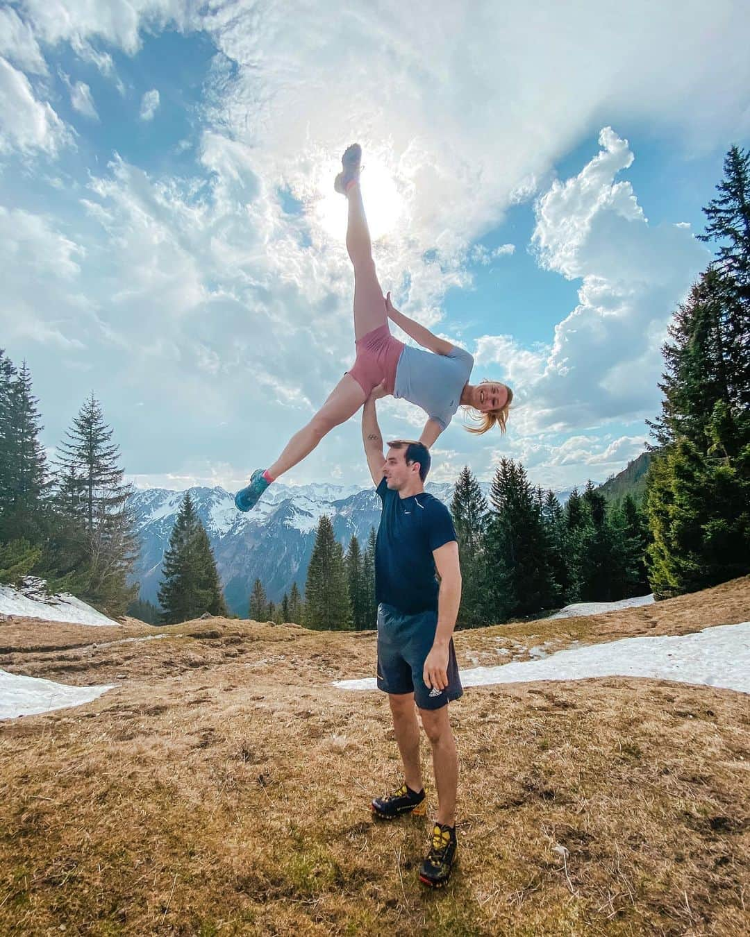 ルーベン・ブロマールトさんのインスタグラム写真 - (ルーベン・ブロマールトInstagram)「Good practise @hannah_helena_ ❤️ #bergtour #couplegoals #stayfit」4月19日 3時27分 - rubenblommaert