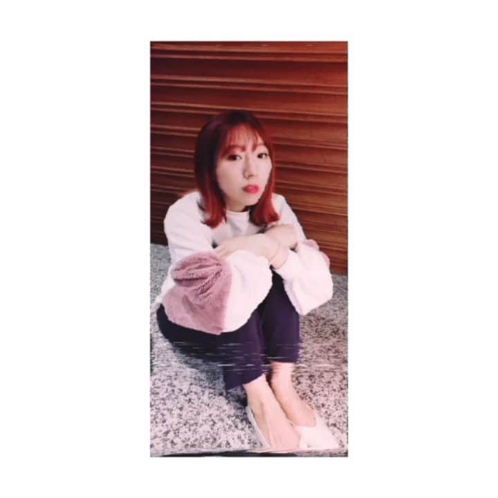 貴愛kwiae Officialのインスタグラム：「#優しさ  #藤井風  良い曲だなぁと歌ったみたいとちょっと歌ってみたけど、なんか違う🥴 最近変な癖を付けてしまう。 MV 山田さん監督、filmもよかったし、カラグレもとてもきれいで、いつも素敵だなぁ * * @fujiikaze 懐かしさも新鮮さもあって、色気と儚さも強さもあったりで、いいなぁ。去年の1月にYouTubeでみつけて破壊力凄かったなぁ。とさすがの爆発力🧚‍♀️ * * * #早く寝て #謎の場所 #どこここ #fujiikaze #cover #アカペラ #akapera #acapella #名曲 #2020 #カバー #カバー曲 #フルーツサンドたべたい」
