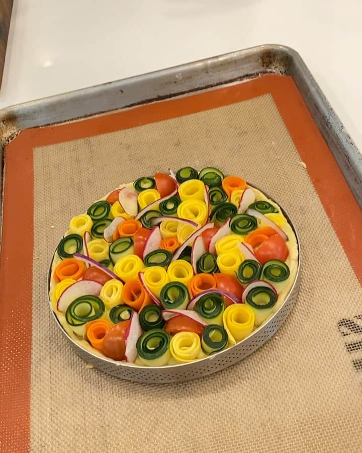 ジェリー・ライアンのインスタグラム：「When filming your hubby’s quarantine cooking video goes off the rails... 🤣😂🤣 #bestlaughivehadinweeks #lifewithafrenchchef #simplehomecooking #yeahright @chefeme 💖👨🏻‍🍳」