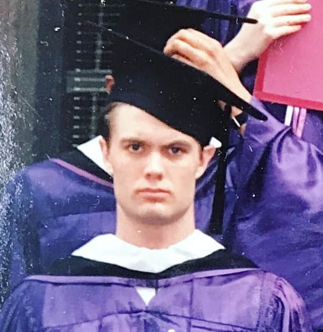 ギャレット・ディラハントさんのインスタグラム写真 - (ギャレット・ディラハントInstagram)「Graduation day.  NYU.  I don’t know wtf’s going on here.」4月19日 4時15分 - garretdillahunt