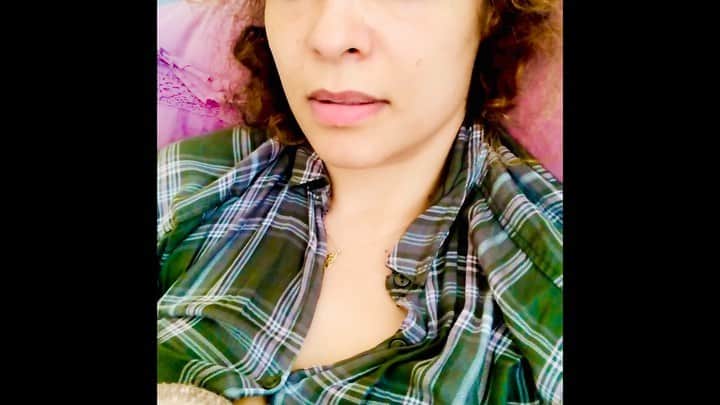 ヤスミン・アル＝マスリーのインスタグラム：「Studying for an audition with Liam by my side #quarantine」
