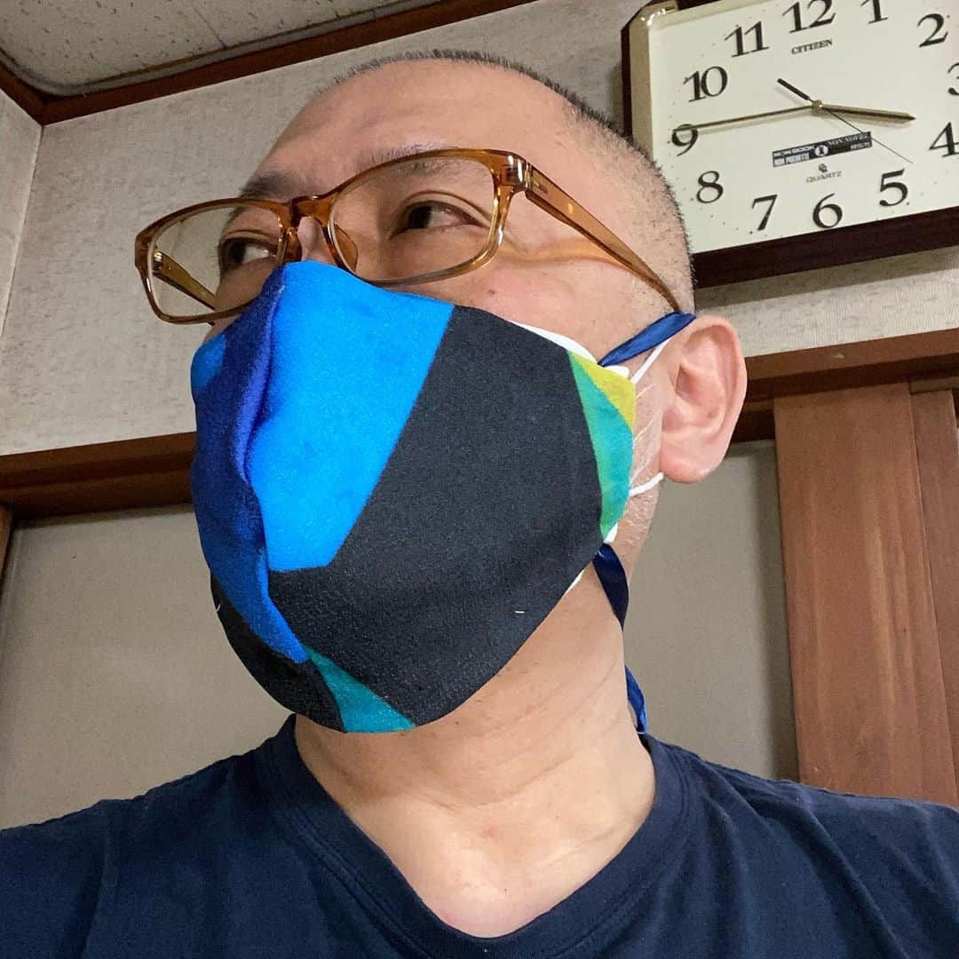 森田繁のインスタグラム：「完成。 接着剤だけでもなんとかなった。 そしてこれ、超快適。 お薦めです。 #HKマスク #HKmask」