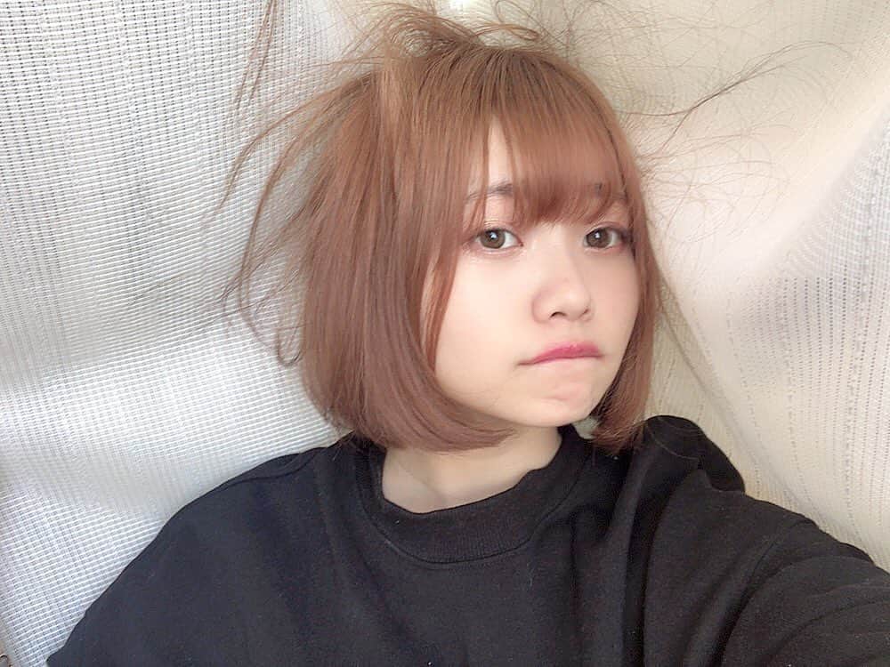 鹿沼亜美さんのインスタグラム写真 - (鹿沼亜美Instagram)「静電気 (白枠飽きるの早過ぎ)」4月19日 16時12分 - ami_1212one