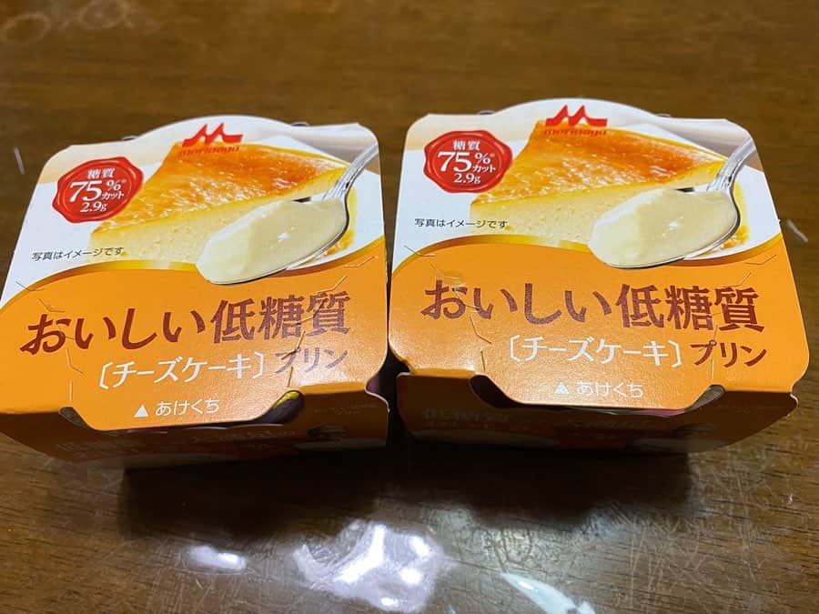 宮川杏奈さんのインスタグラム写真 - (宮川杏奈Instagram)「おいしい低糖質シリーズ🍮💕 からチーズケーキが発売されたんです‼️ 間違いないお味👍🏽 . この美味しさで糖質2.9gなんだから 本当に有り難い😂⭕️ . #パーソナルトレーナーの食事 #低糖質トレーナー  #パーソナルトレーナー #筋肉女子 #トレーニング女子 #ケトジェニックライフ #ケトジェニックダイエット #ボディメイク #フィットネス #ダイエット #トレーニング #ワークアウト #低糖質高タンパク #低糖質ダイエット #低糖質 #ローカーボ #ロカボ食品 #ロカボ #低糖質ごはん #糖質オフ #パーソナルトレーナーの生活 #トレーニングジム #パーソナルトレーニング #プライベートジム #パーソナルトレーニングジム #ビーチバレー選手 #バレーボール選手」4月19日 16時42分 - an1221na