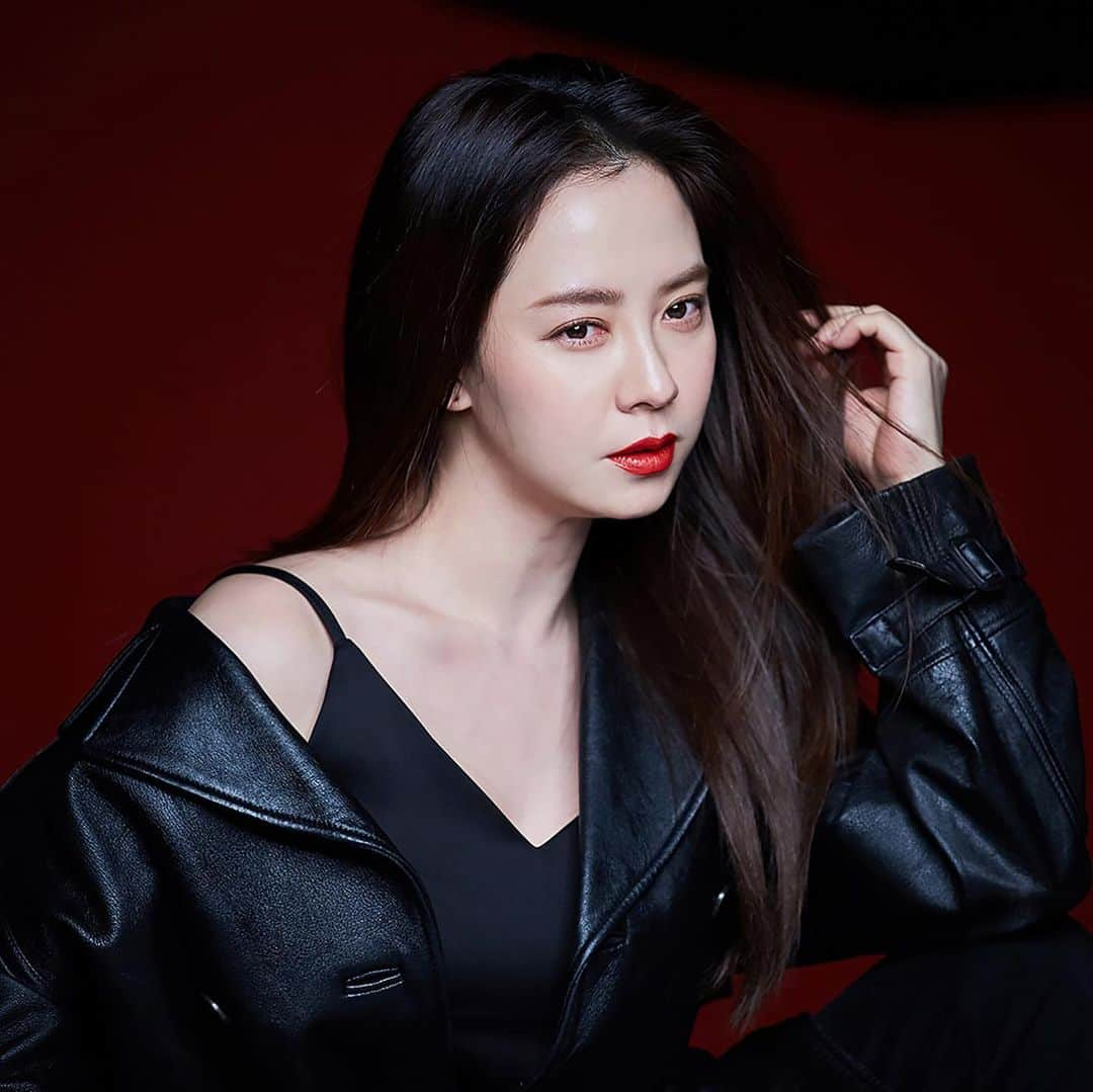 ソン・ジヒョさんのインスタグラム写真 - (ソン・ジヒョInstagram)「#SongJiHyo X #Vidivici #CreativeGroupING naver post behind the scene update」4月19日 16時48分 - jihyo_0815