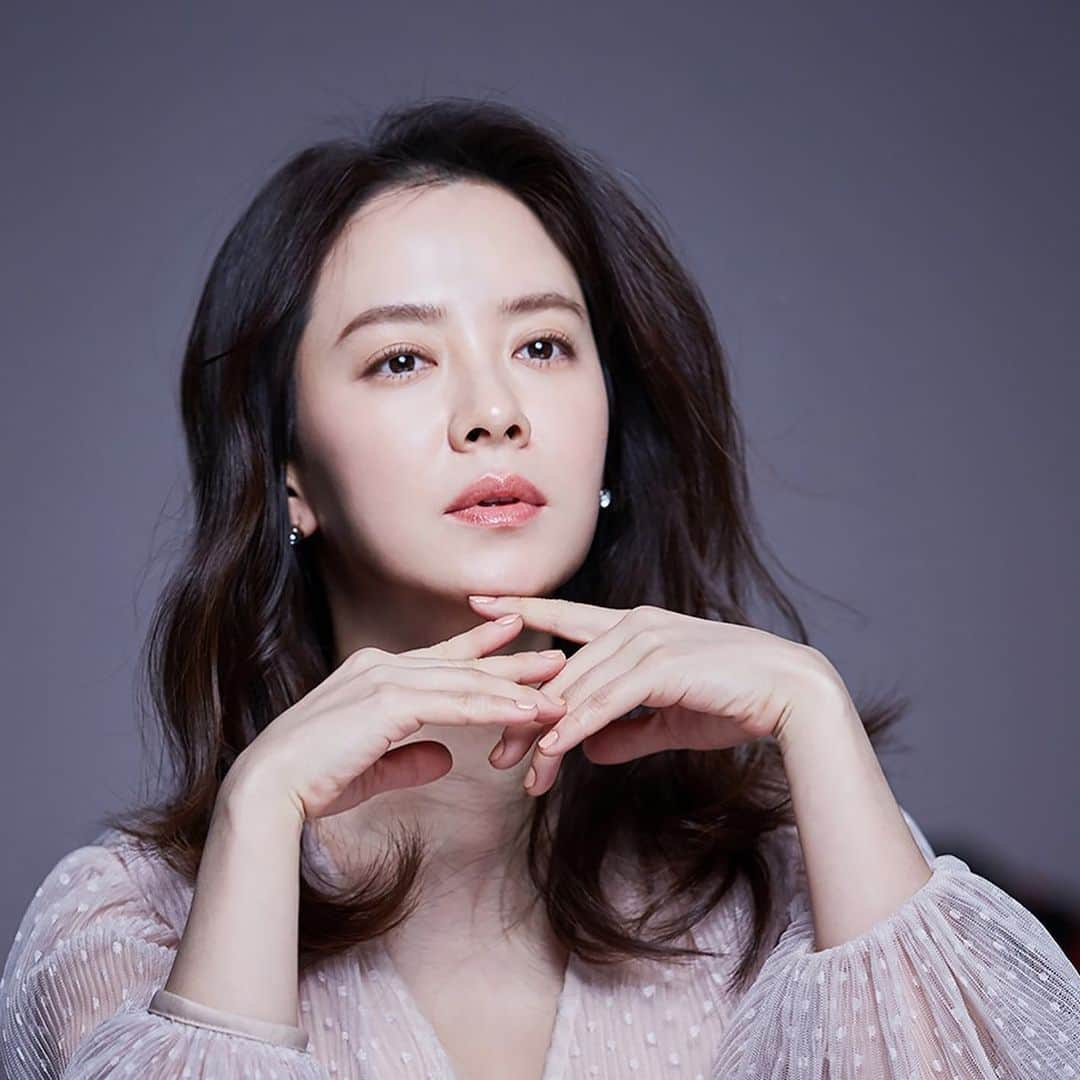 ソン・ジヒョさんのインスタグラム写真 - (ソン・ジヒョInstagram)「#SongJiHyo X #Vidivici #CreativeGroupING naver post behind the scene update」4月19日 16時48分 - jihyo_0815