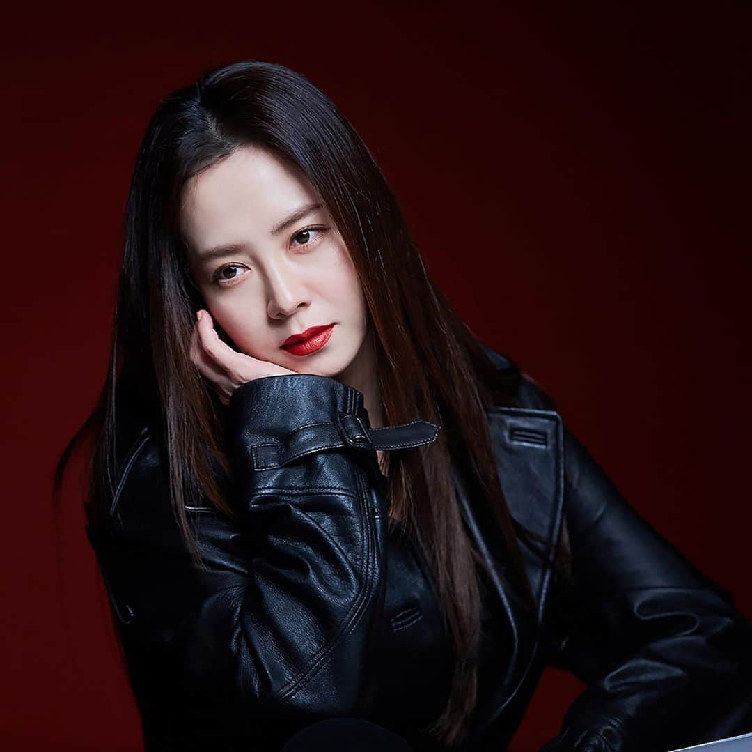 ソン・ジヒョさんのインスタグラム写真 - (ソン・ジヒョInstagram)「#SongJiHyo X #Vidivici #CreativeGroupING naver post behind the scene update」4月19日 16時48分 - jihyo_0815