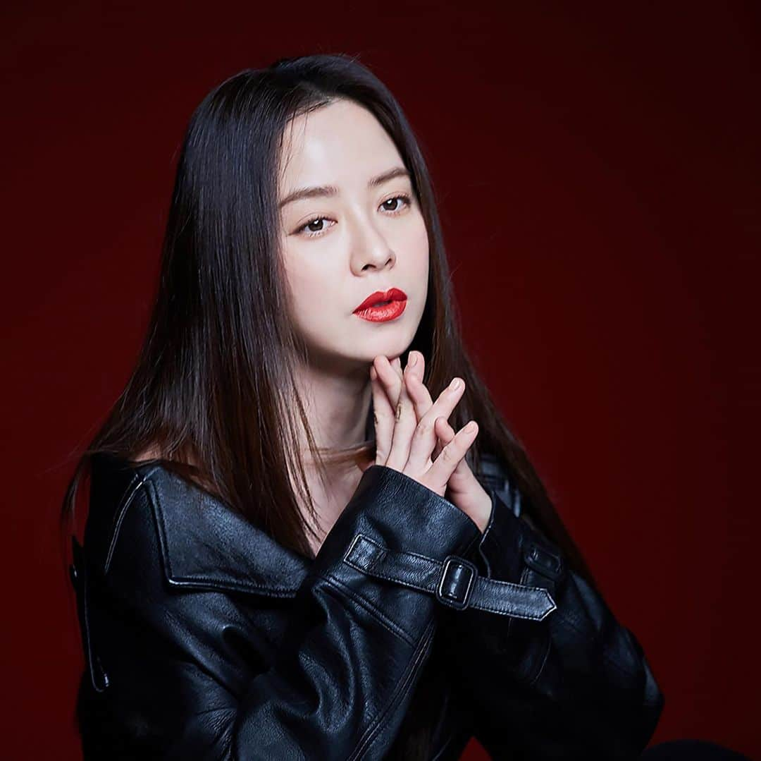 ソン・ジヒョさんのインスタグラム写真 - (ソン・ジヒョInstagram)「#SongJiHyo X #Vidivici #CreativeGroupING naver post behind the scene update」4月19日 16時48分 - jihyo_0815