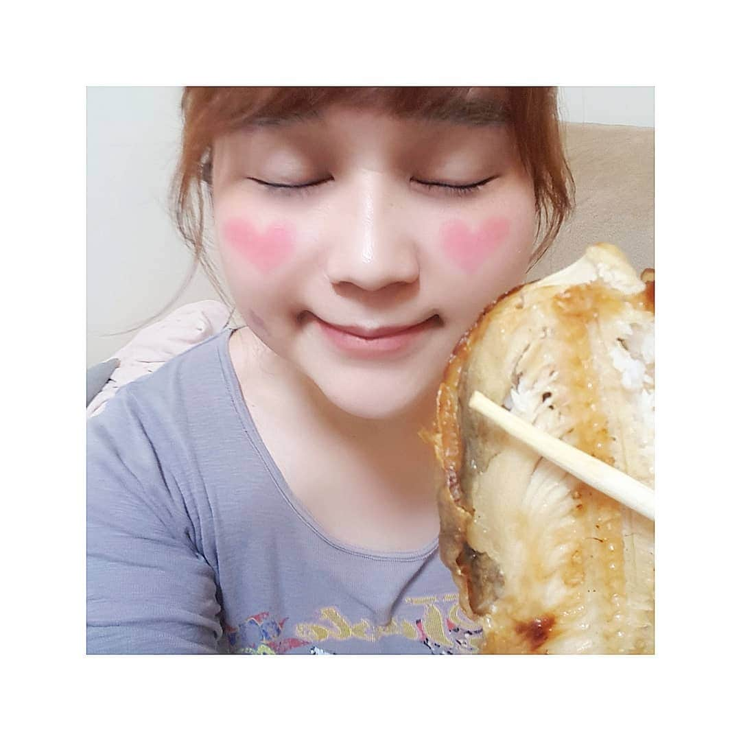 りんごちゃんさんのインスタグラム写真 - (りんごちゃんInstagram)「今日の朝飯  #ほっけちゃん  #🐟 #りんごちゃんさん #ってよく呼ばれるけど  #さかなクンさん #って呼ばれるのかな?  #りんごちゃんさん #りんごちゃん様  #さかなクンさん #さかなクンさま  #りんごちゃんちゃん #さかなクン君  #今日も笑顔で #スターティン♡」4月19日 9時34分 - ringochan_0626