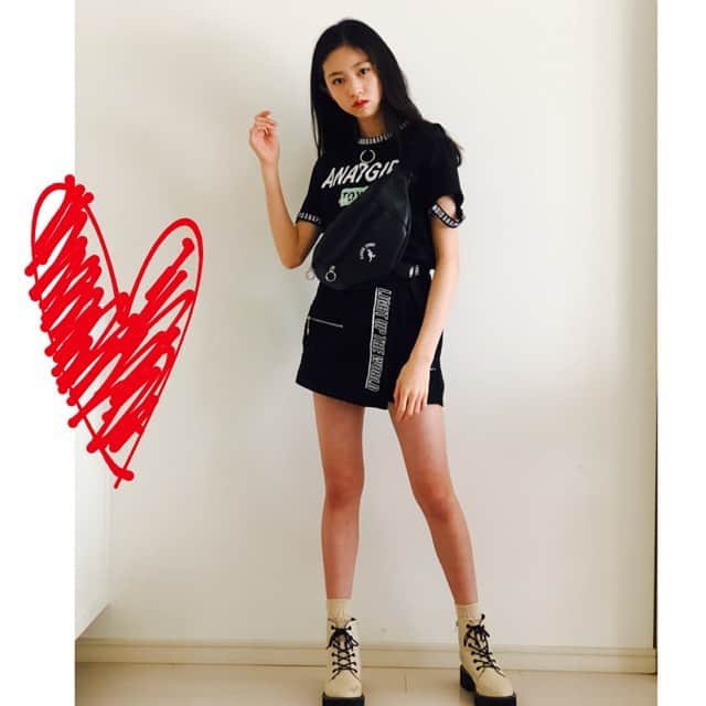 ニコ☆プチのインスタグラム：「👗✨👠👒💎﻿ ﻿ ﻿ アナップ ガールのリング付きの黒のトップスと﻿ 黒のスカパンを合わせてセットアップ風にコーデしてみたよ❤︎﻿ ﻿ みんなのコーデとってもオシャレで可愛い♪﻿ ネットプチコレ、いつも楽しみに見てるよ💕﻿ ﻿ ぜひ一緒に参加してねー♪﻿ ﻿ ﻿ ミサキより♡﻿ ﻿ ﻿ ﻿ #ネットプチコレ﻿ #おうちでファッションショー﻿ #ニコプチ﻿ #入江美沙希」