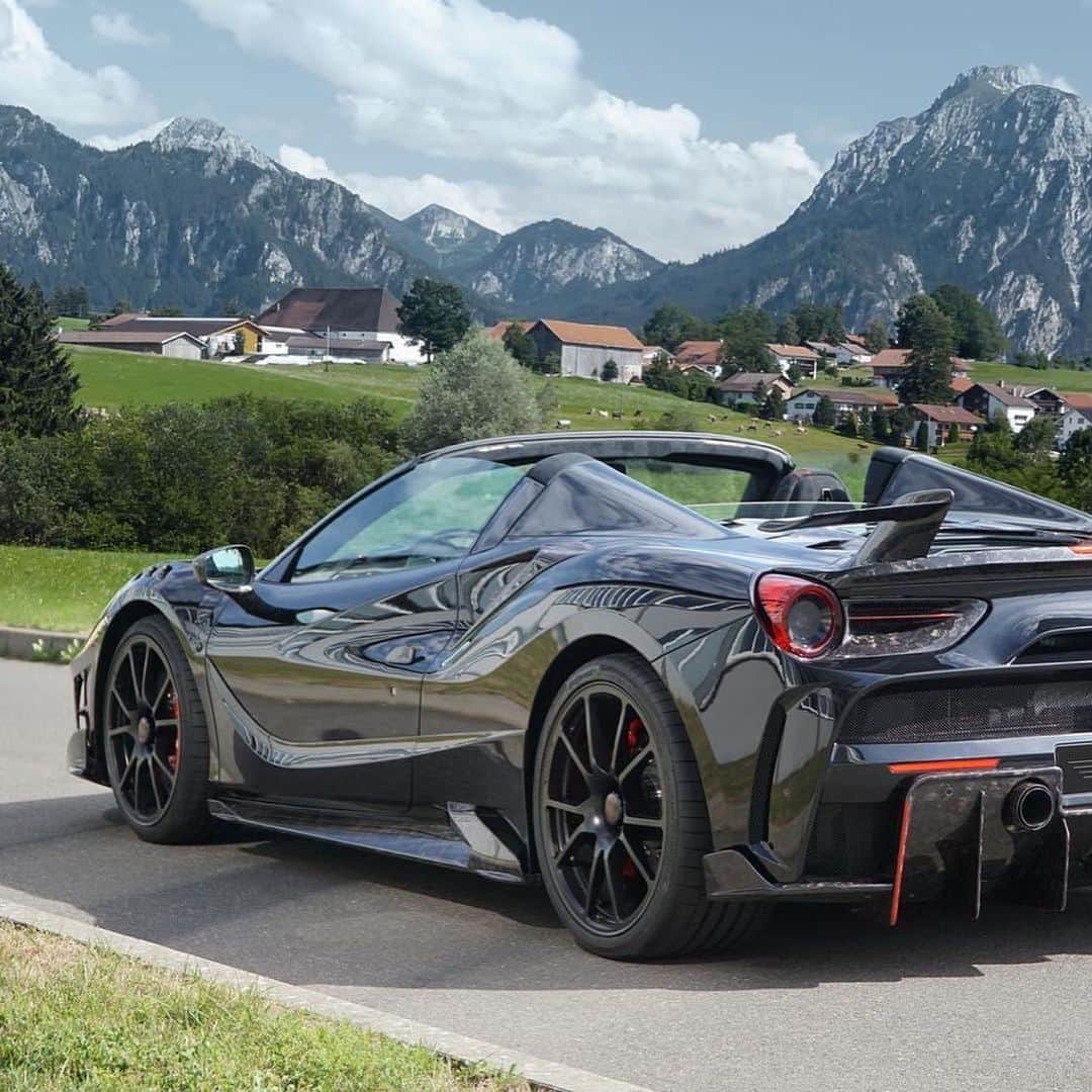 CARLiFESTYLEさんのインスタグラム写真 - (CARLiFESTYLEInstagram)「Mansory 488 Spider. Thoughts? Check out @aerosunzusa for more info! #carlifestyle」4月19日 10時45分 - carlifestyle