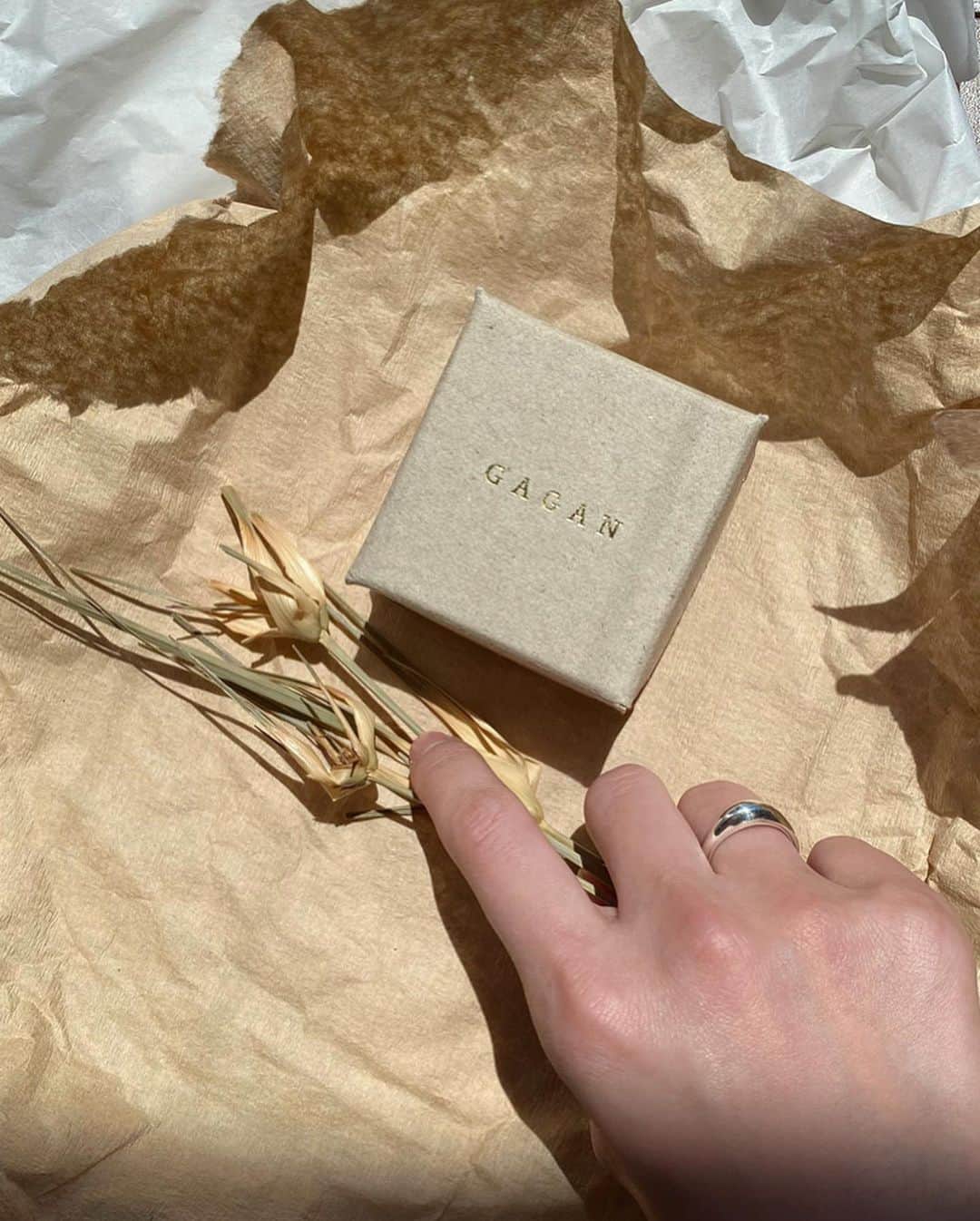 丸林広奈さんのインスタグラム写真 - (丸林広奈Instagram)「素敵なjewelryブランドを発見♡ シンプルだけど、存在感のあるぽってりしたリング。重ね付けもしやすくて使いやすい😍 @gagan.jewelry  #jewelry #accessory #ring #ジュエリー #リング」4月19日 11時19分 - hironamarubayashi
