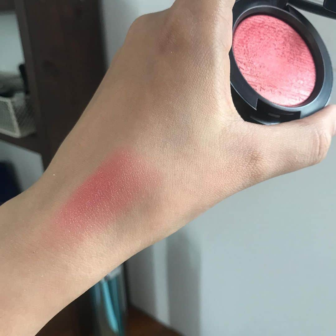 知念美加子さんのインスタグラム写真 - (知念美加子Instagram)「Cosmetics 💄 ・ ・ 久しぶりのメイクで浮かれポンチのわたしは、事細かにメイクの詳細を書いたのだか、、 ・ ・ 消えました。笑 ・ ・ 2回も。笑 ・ ・ なので、もう書きません。笑 ・ ・ 写真で察してください。笑 ・ ・ 知りたいやつはコメントしてください😂 ・ ・ ・ #ちねんこすめ」4月19日 11時47分 - chinenmikako