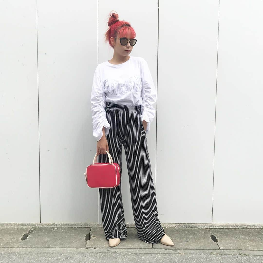 知念美加子さんのインスタグラム写真 - (知念美加子Instagram)「Coordinate 😋 ・ ・ どこにも行かないけど。笑 このあと作業着に着替えたけど。笑 気分転換って必要よね。笑 ・ ・ #coordinate #ootd #outfit of the day #ootm #outfit of the minutes  #気持ちは骨董通りを歩いてる #ちねんすたいる #オシャレは自由」4月19日 12時01分 - chinenmikako