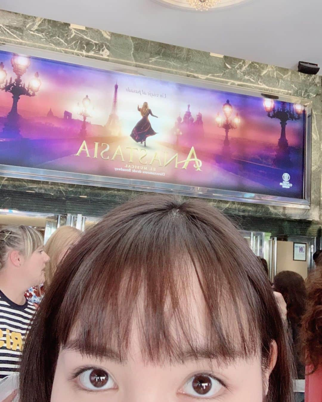 葵わかなさんのインスタグラム写真 - (葵わかなInstagram)「昨日は「ANASTASIA」のエア大千秋楽だった…！ ということで、昨年イギリスとスペインに行った時の写真を。  イギリスではハリーポッターを、 スペインではアナスタシアを観劇できました🙌  海外での観劇はこれが初めてだったんですよね…すごく感動しちゃった🥺  色々観光もして… というか、髪が短いですが笑  5月ごろに行ったから一年くらいですね。  髪伸びたなぁ笑  そして、「ANASTASIA」ありがとうございました😊  #おうち時間#おうちで旅行気分✈️」4月19日 12時09分 - aoiwakana0630