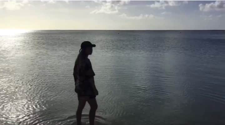 honoka のインスタグラム：「海行きたい。」
