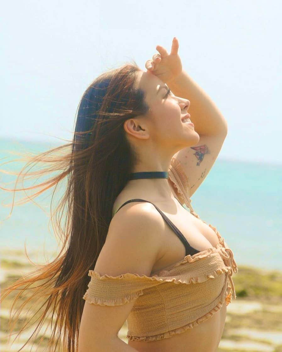 LuCyCoのインスタグラム：「・ ・ 急がない 求めない 怒らない よく休みよく遊ぶ いつも感謝 いつも笑顔 先に与える もっと素直に もっと親切に 楽しむ工夫 ・ ・ マイペースで、マイペースで。 ・ ・ #海#beach #hairmodel #ヘアメイク #サロモ」